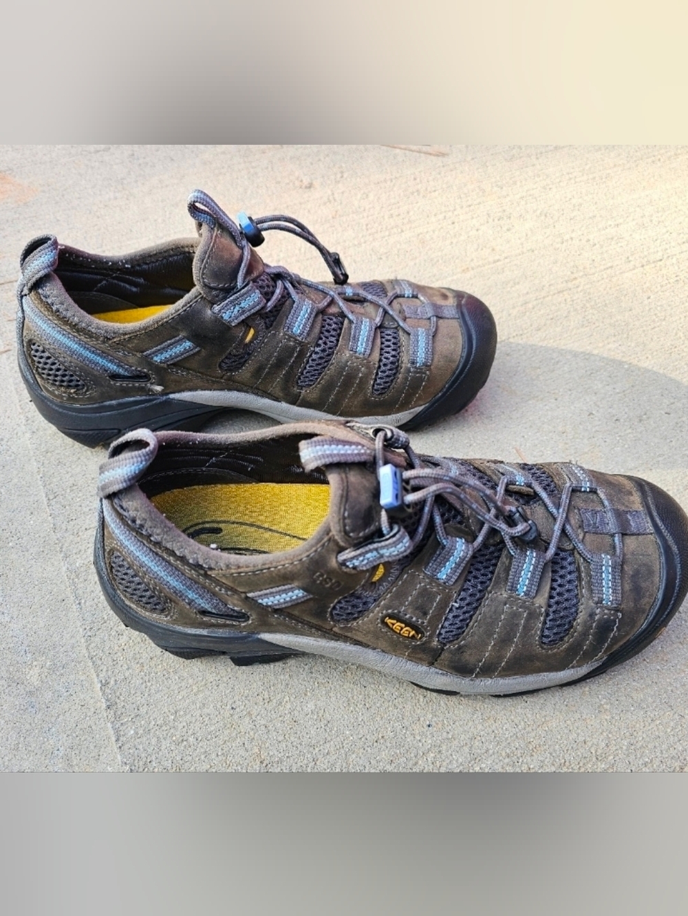 KEEN Women's Brown Hiking Sandal-Sneaker Hybrid - Brown with Blue Accents
